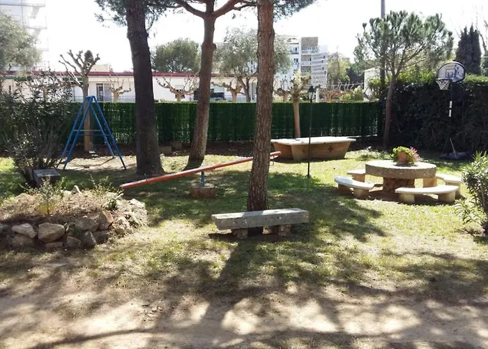 Apartamento Al Lado De La Playa Con Parking Y Jardin
